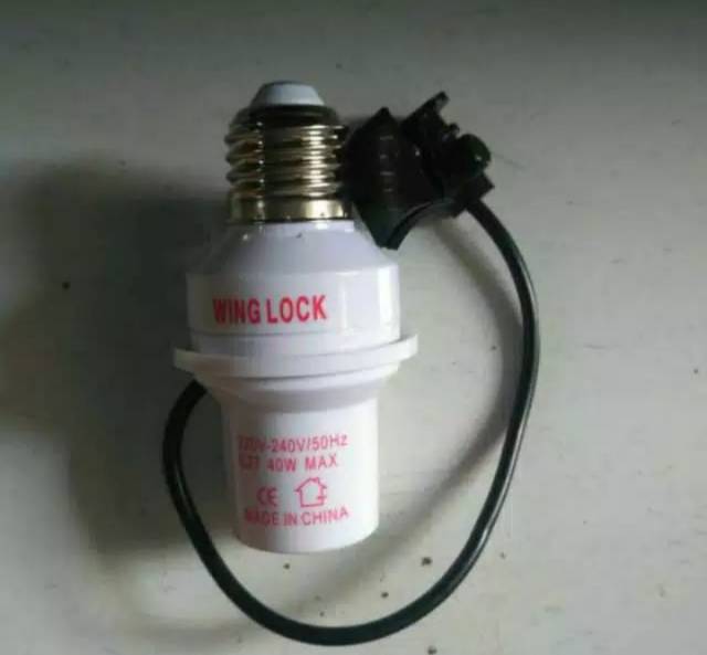 Fitting Sensor Cahaya Sheng Wei / Fitting Lampu Sensor Winglock WL - 212