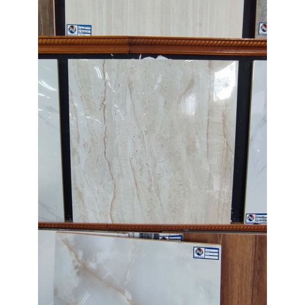 Granite indogress 60x60 Crema cano / glossy