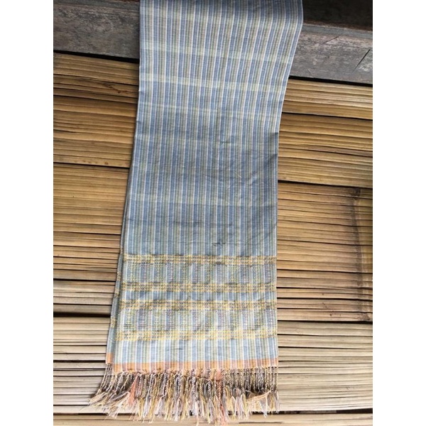 kain tenun manual pewarna alam