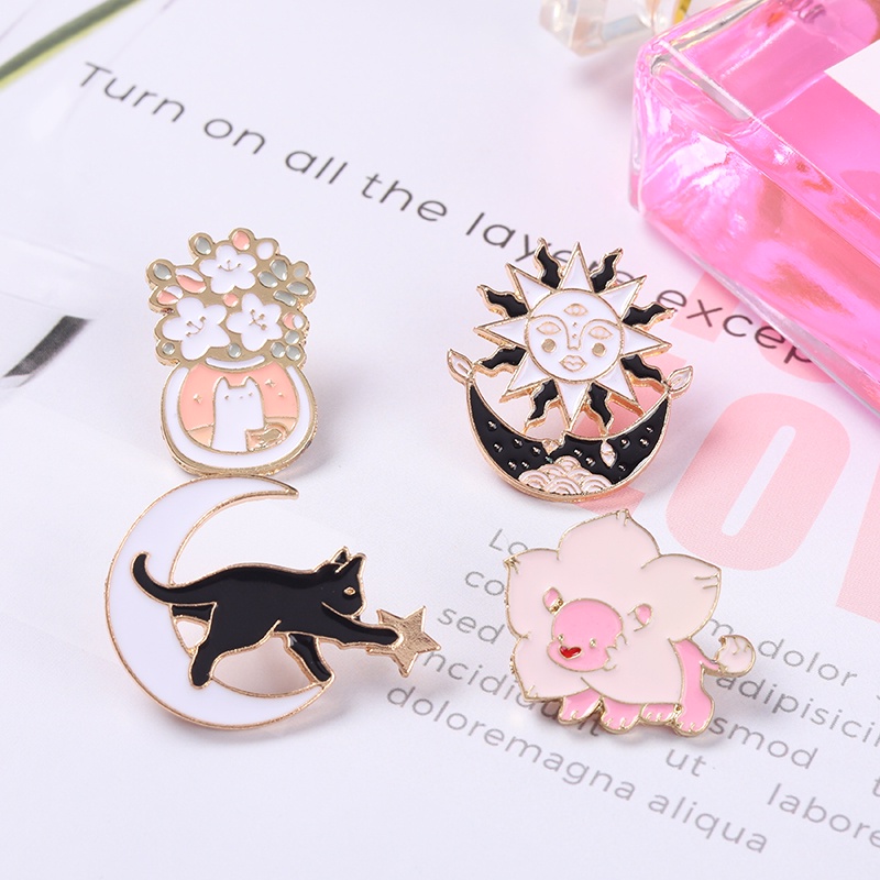 Bros Pin Enamel Bentuk Matahari / Babi / Bulan / Kucing Untuk Aksesoris Pakaian Wanita