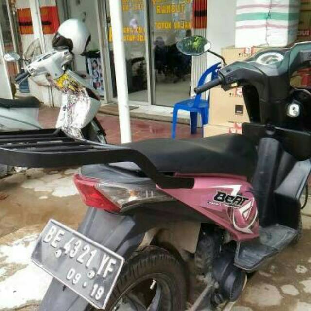 Breket box atau dudukan box motor Honda Beat karbu