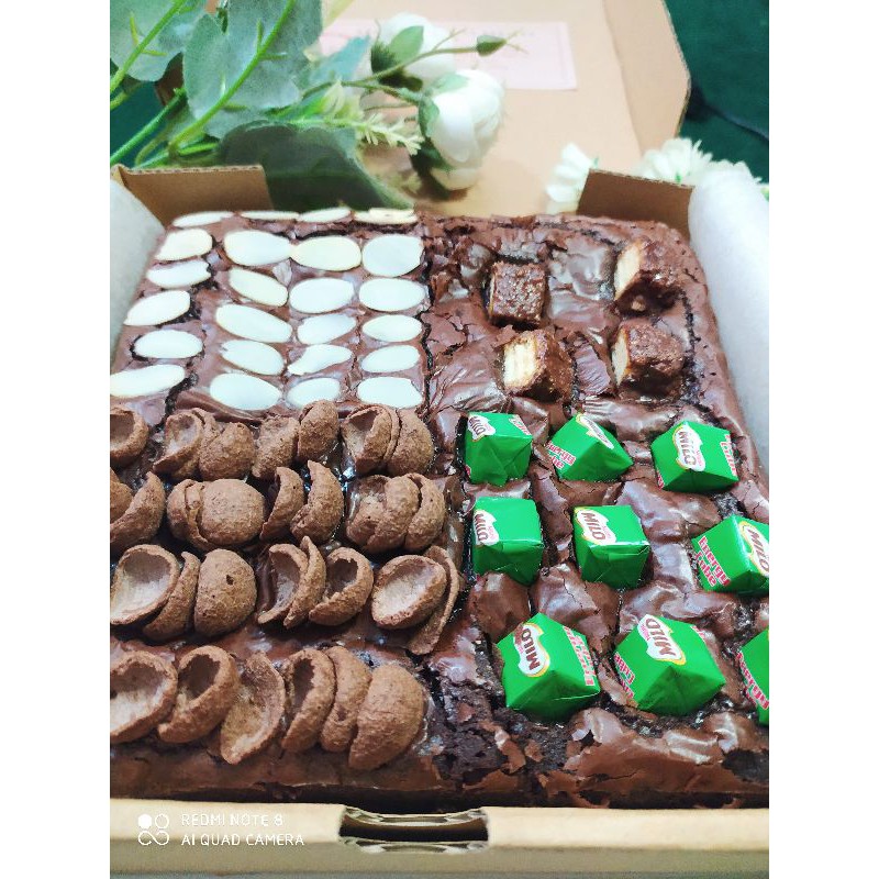 Brownies Bella Brownies MELTED Panggang Premium Full Topping II New Year Hampers