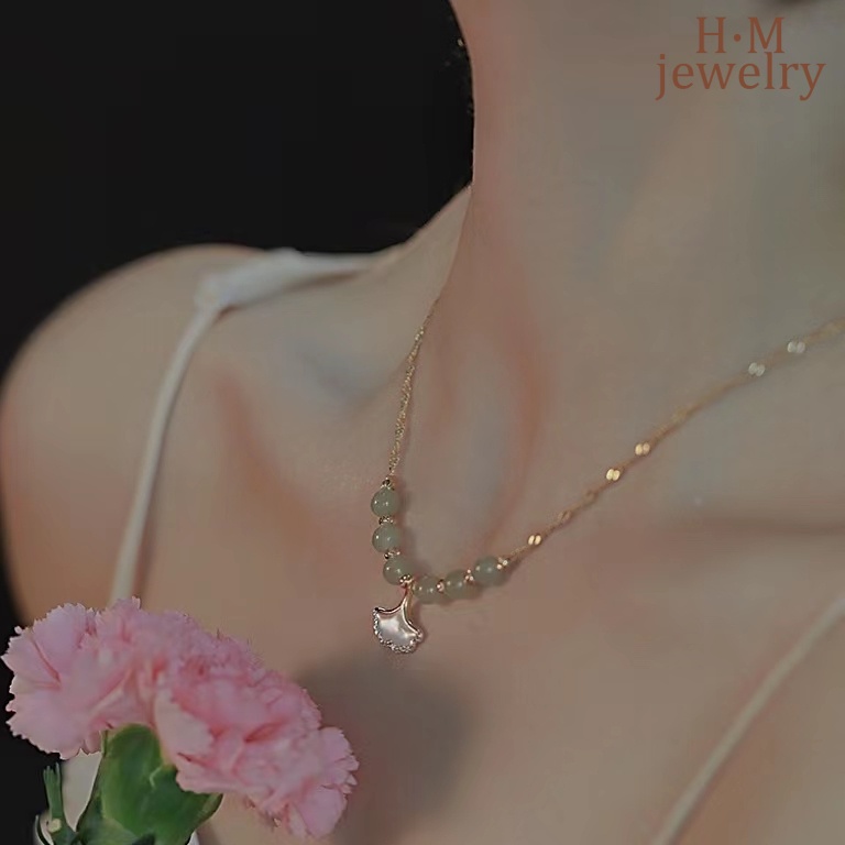 Kalung Rantai Klavikula Hias Daun Ginkgo Giok Hetian Warna Putih Aprikot