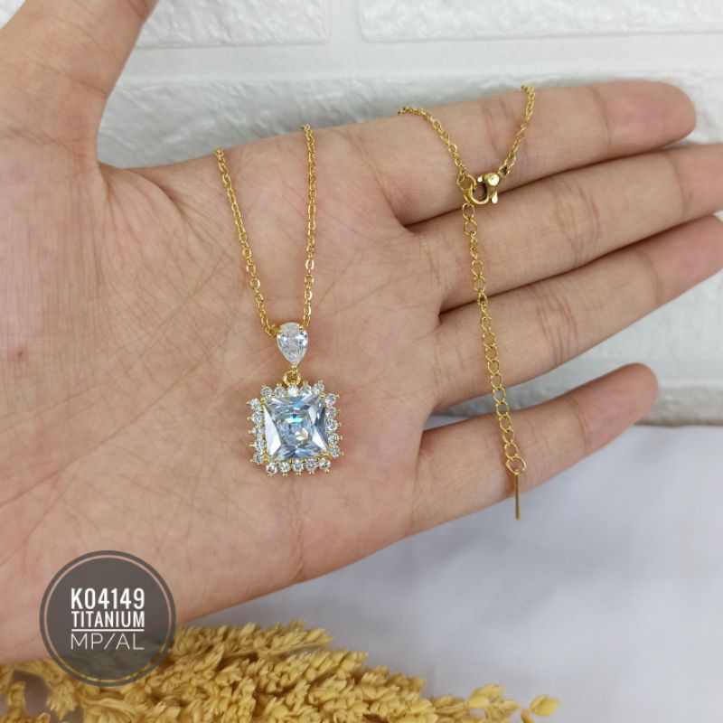 Kalung Titanium Mewah Zircon Persegi K04149