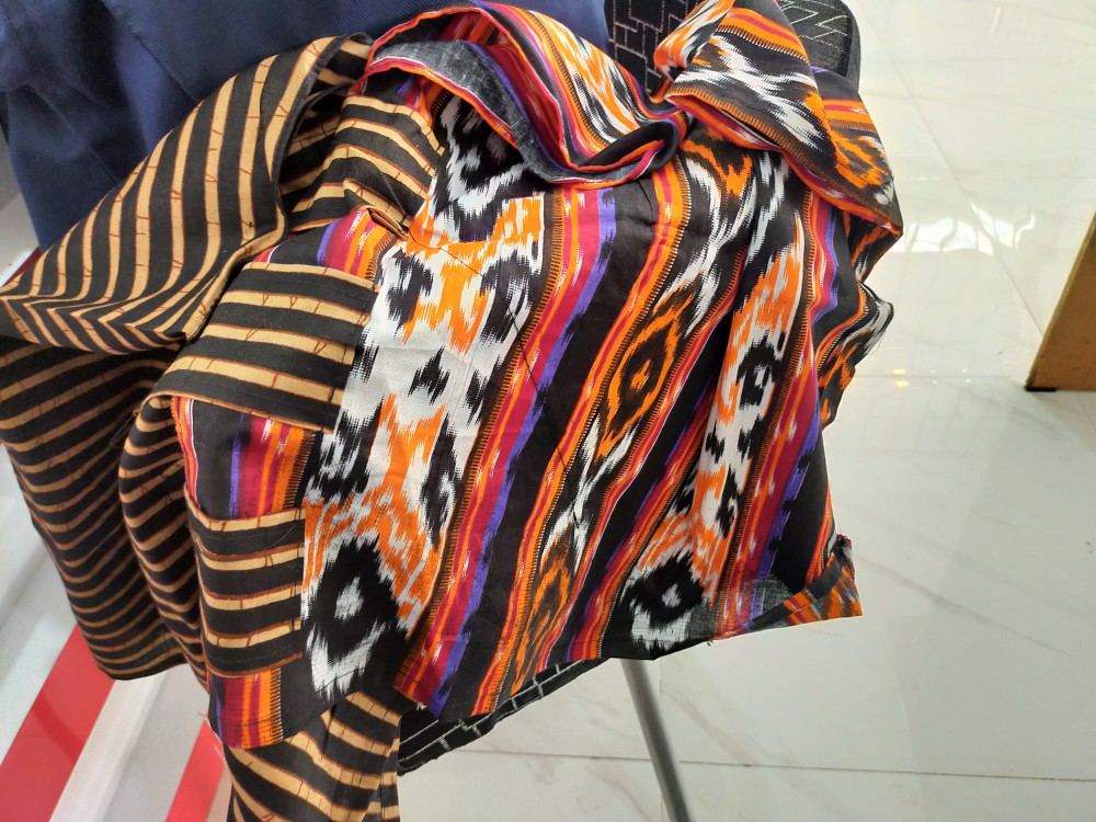 Crop Top Etnik Atasan Batik Wanita Modern