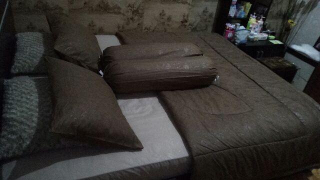 Bed Cover Set Emboss Mix 2 Warna Coffe T.30 Cm Uk.160 / 180 X 200