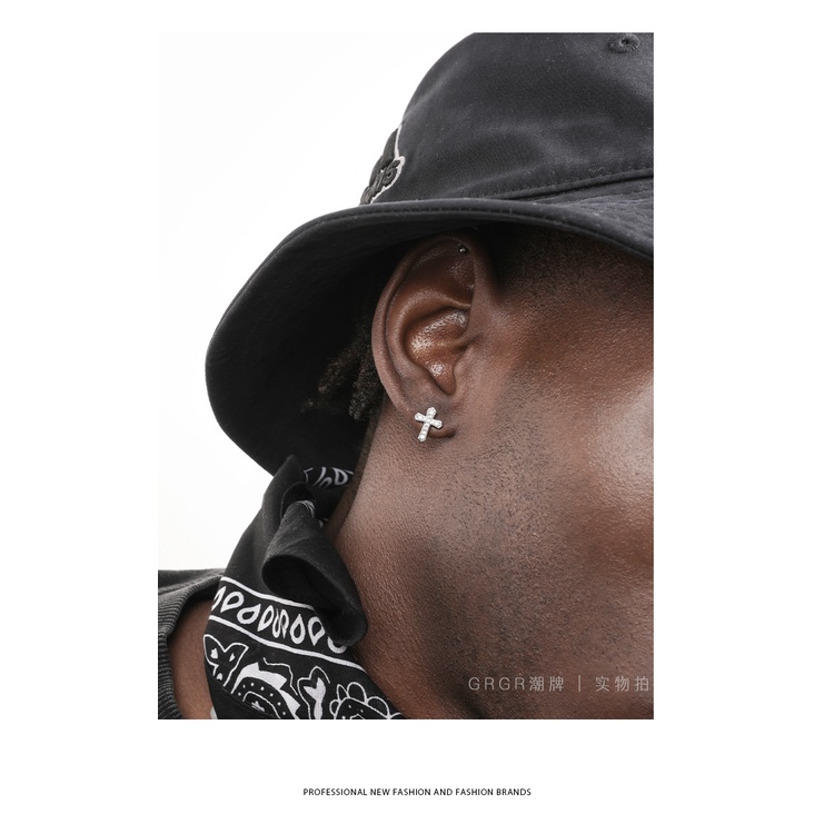 Anting Tusuk Sterling Silver 925 Desain Salib Hias zircon Gaya hip hop Untuk Pria / Wanita