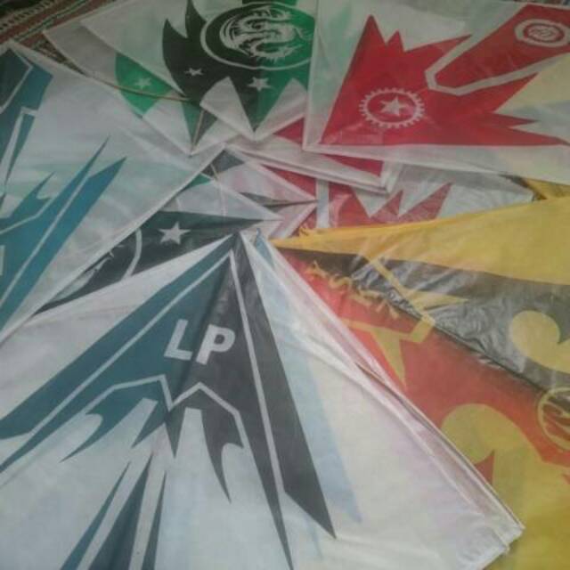 

Layangan Sukhoi Aduan Standart - Kertas Minyak