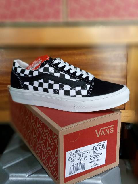 VANS OLDSKOOL CHECKERBOSRD BLACK AND WITH IMPORT