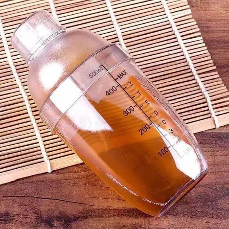 Gelas kocok minuman. Gelas takar. Milk Shake