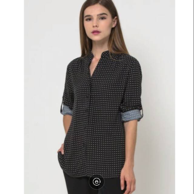 The executive kemeja hitam