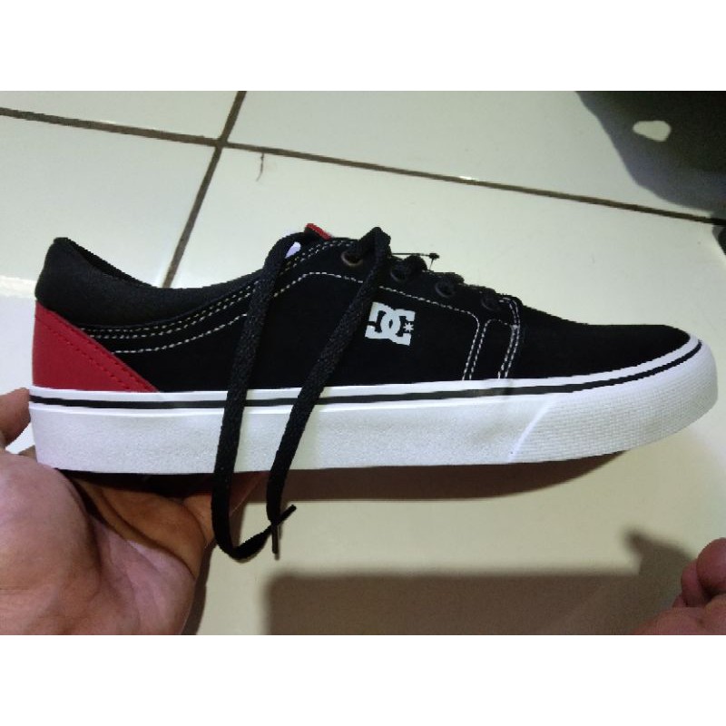sepatu DC Shoes 100%ori