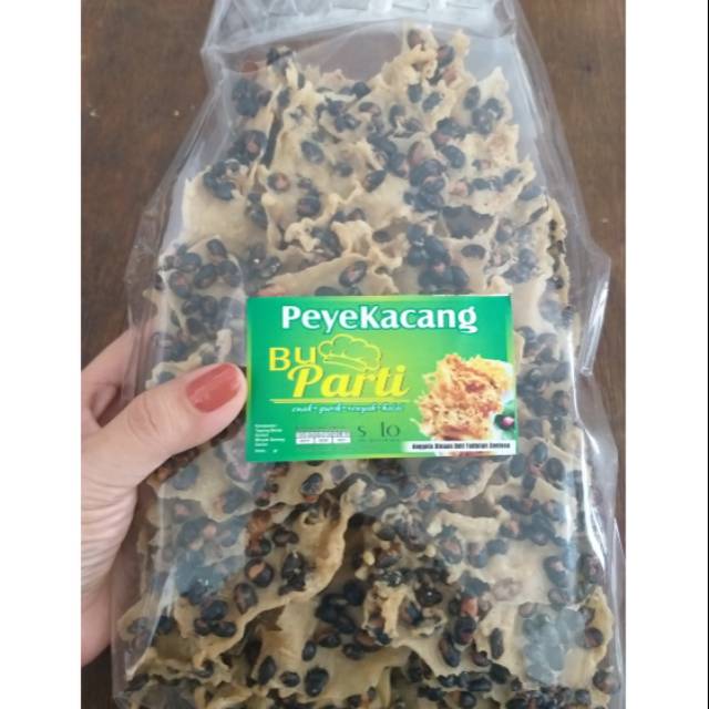

Peyek Kacang Kedelai Hitam
