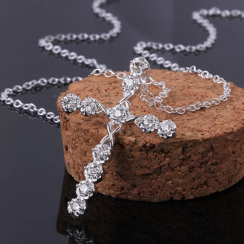 [Ready Stock]Fashion Inlaid Crystal Cross Pendant Silver Plated Necklace