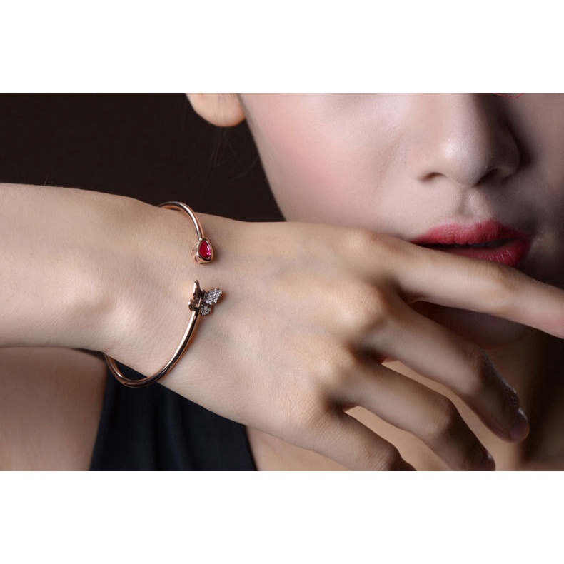 Gelang Model Terbuka Desain Kupu-Kupu Aksen Berlian Bahan Stainless Steel Gaya Korea Untuk Wanita