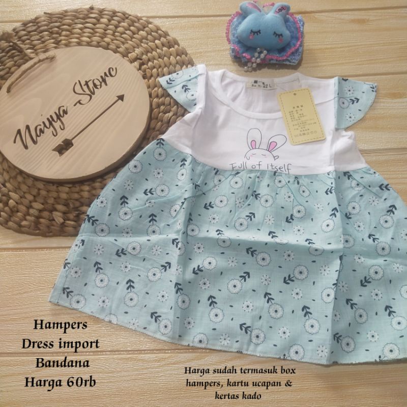

hampers bayi isi dress import + bandana sdh termasuk box dan kartu ucapan, free bungkus kado cocok untuk aqiqah tasmiyah tasyakuran kelahiran