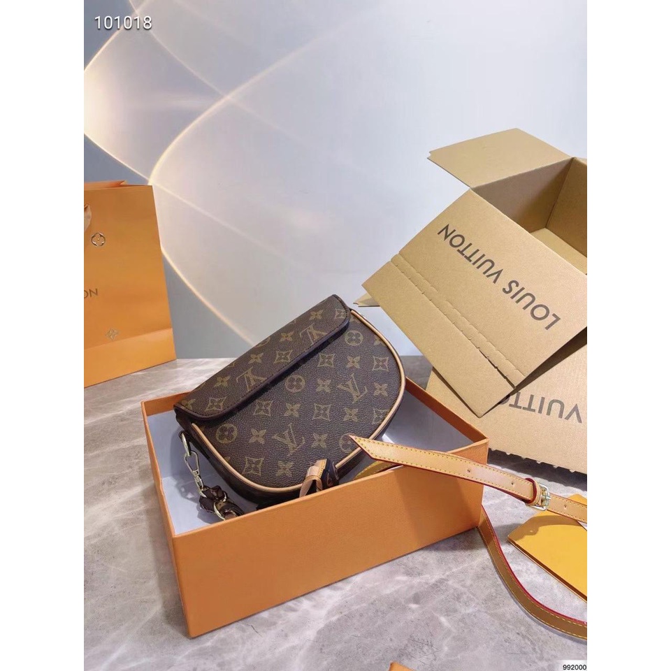 L*uis Vuitton Crossbody 9285 (Free Dustbag +Dalam Suede+ Bubblewrap)