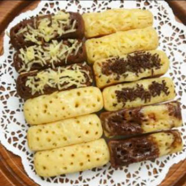 

JAJANAN Dimsum pukis cireng martabak mini tahu petis pukis coklat cireng ayam pedas kue snack goreng