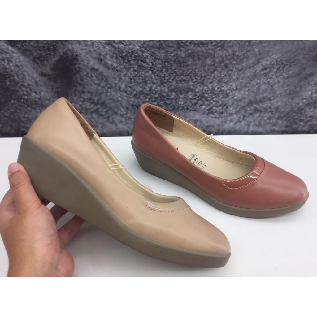 St yves sepatu wedges wanita