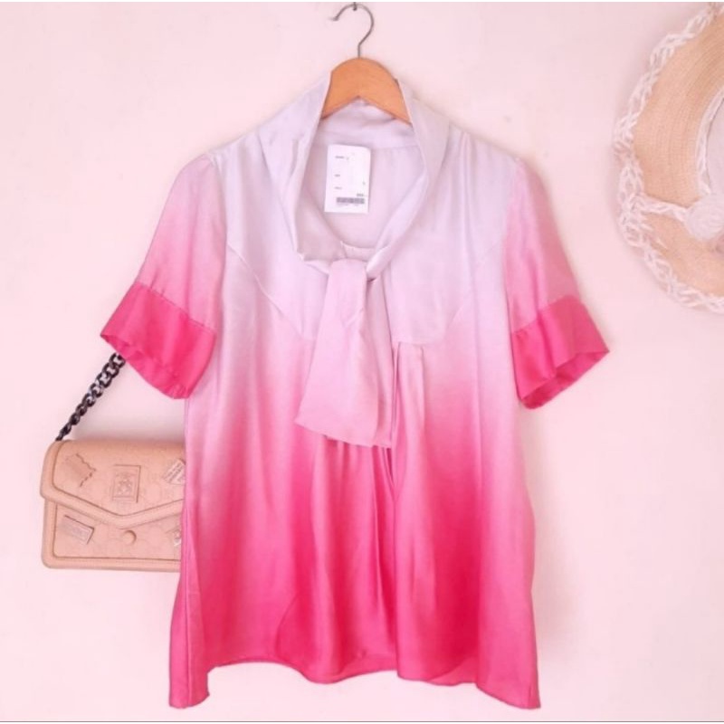 atasan gradasi tali leher