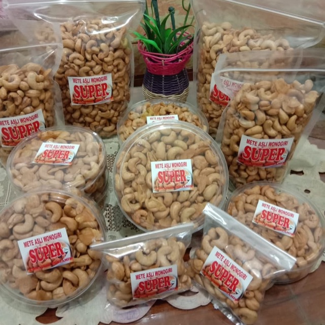 

Kacang Mede Mateng