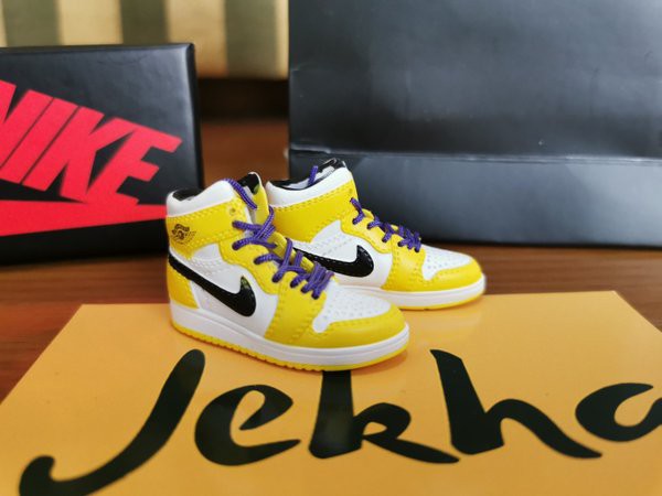 Air Jordan 1 SE LAKERS - 3D Sneakers Keychain Gantungan Kunci