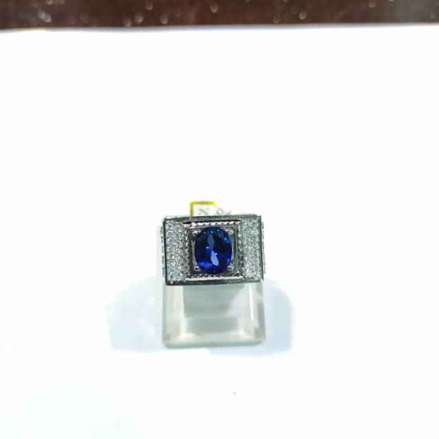 Cincin Pria Blue Sapphire Emas Putih 750