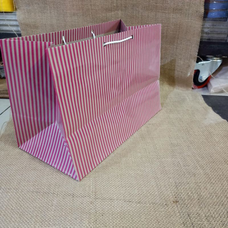 

paper bag bento atau bronis bolu garis isi 12 pcs