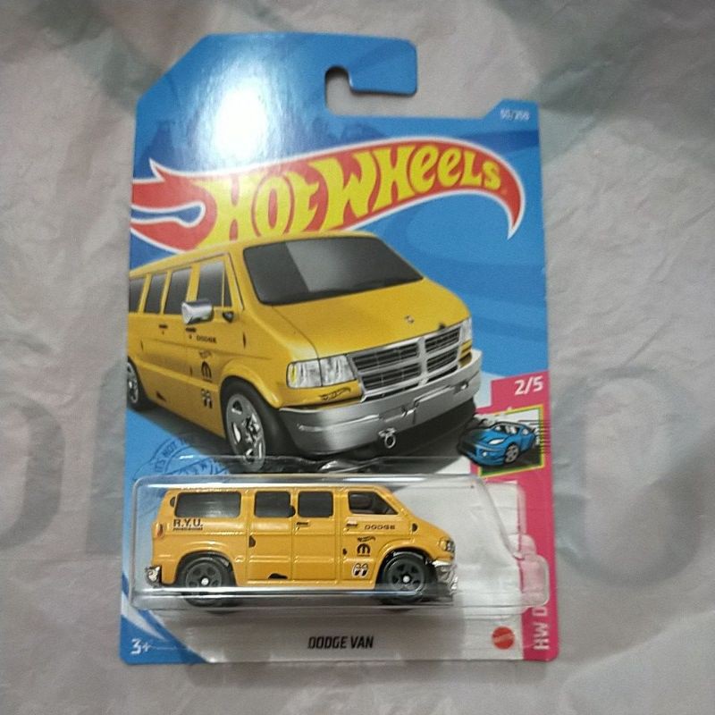 Hotwheels Dodge Van dan Toyota Van