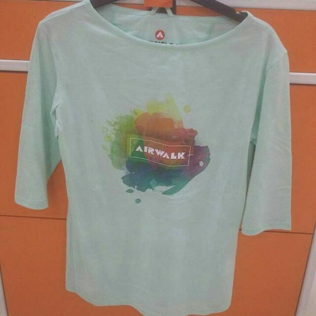 Tshirt Airwalk dan Tas sepatu Diadora