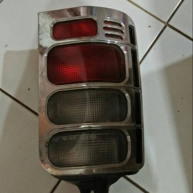 Lampu belakang kijang kapsul tahun 1998