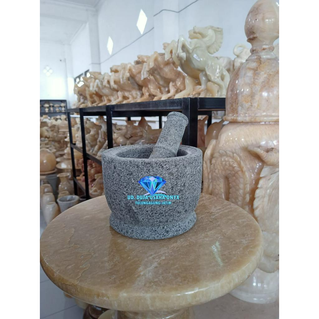Tumbung batu asli / Lumpang batu