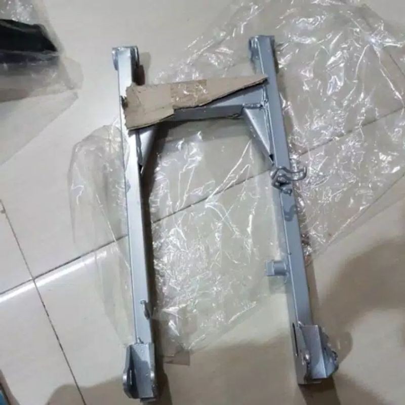 Swing arm/fork SHOGUN 125 SP