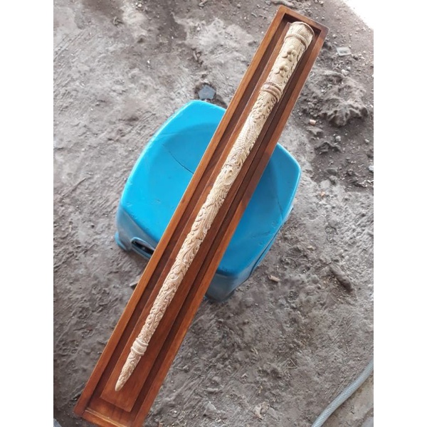 Kotak kayu polos tempat tongkat komando