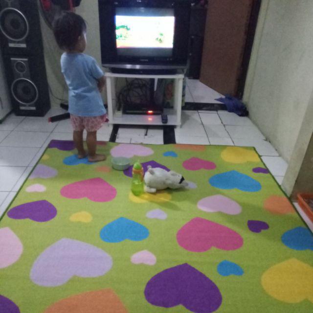 Tren-d-rugs Karpet Love Hati Permadani Alas Lantai Kamar Tidur Ruang Tamu Anti Slip 150 X 200 Cm