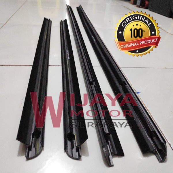 Pelipit Kaca Mobil AGYA AYLA Weather Wheater Water Strip Karet List Lis Kaca Mobil Agya Ayla