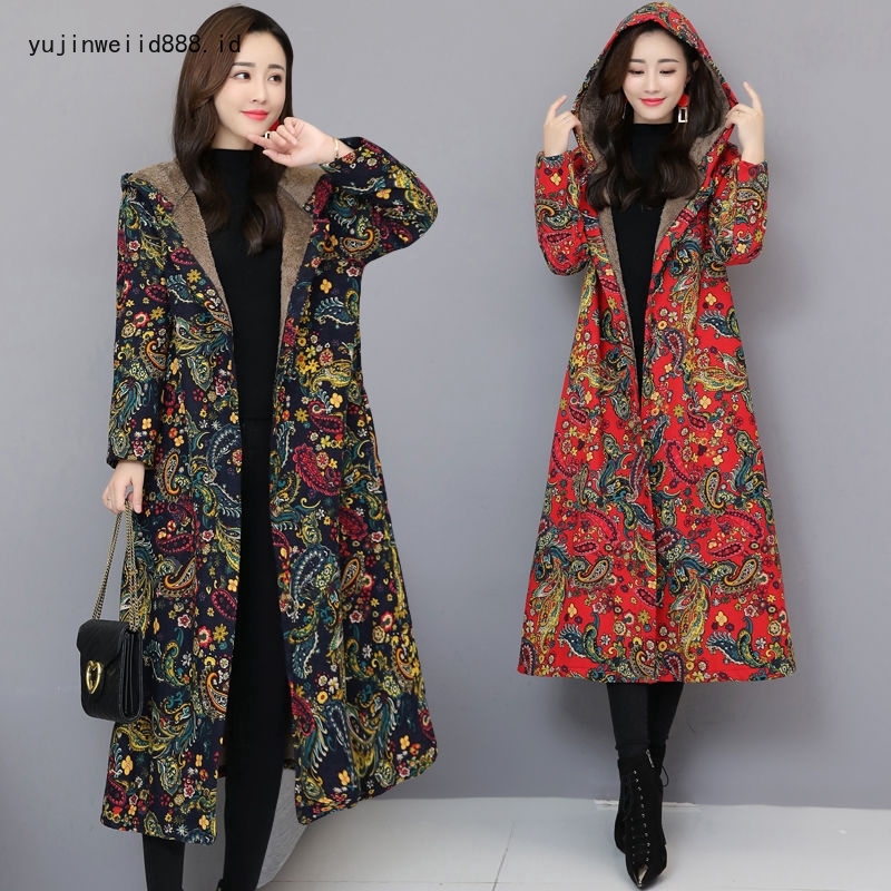  Mantel  Wanita dengan Bahan  Velvet Tebal dan Gambar Motif 