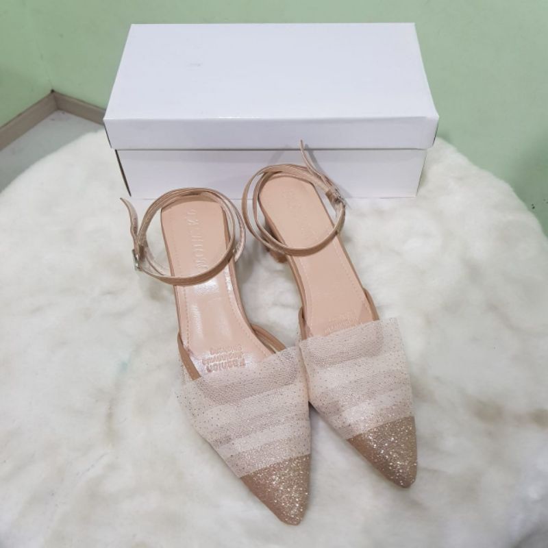 Kode AGI20030 Sandal Wanita Import Blink Heels
Harga : IDR. 183.000

Tersedia Size 36-40, With Box
O