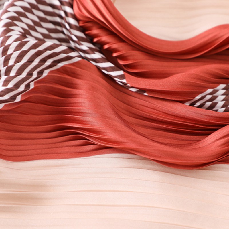 &quot;Merry&quot; 70x70 cm Pleated Pleats Diagonal Scarf, Scarf Leher, Scarf Tas, High Grade Silk Immitation