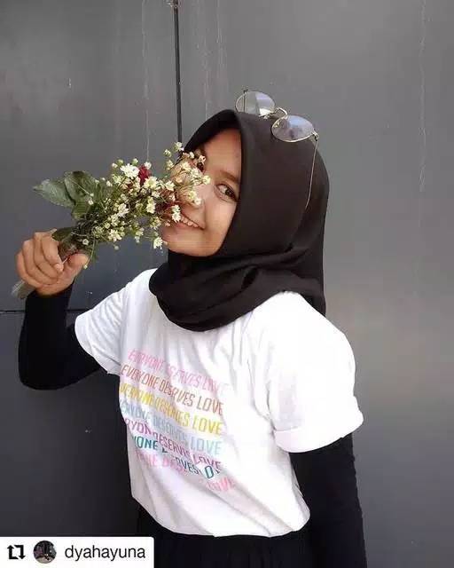 Tumbrl Tee EVERYONE DESERVES LOVE