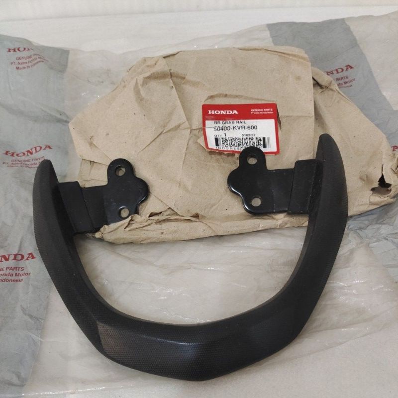 Behel begel pegangan Jok Belakang Hitam Honda Revo lama 2007 ORIGINAL 50400-KVR-600