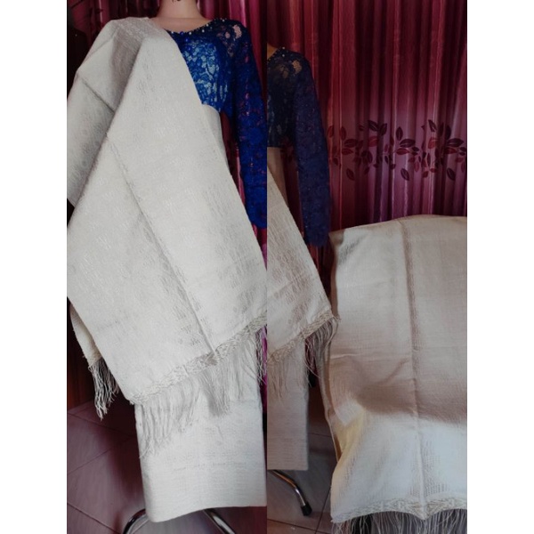 Pilkos piala kosong ulutorus warna senada putih krem silver cocok untuk pengantin besan songket taru