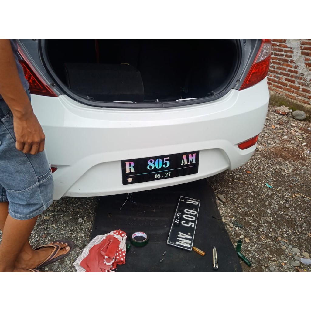 PLAT NOMOR  MOBIL VARIASI AKRILIK PUTIH