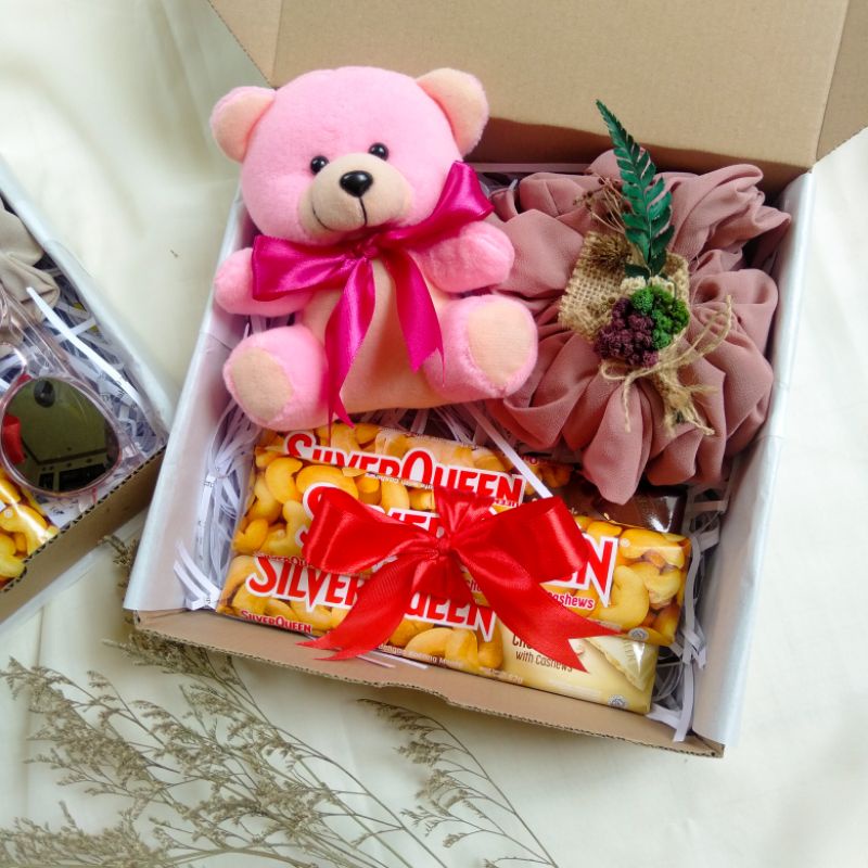 

HAMPERS SILVERQUEEN+BONEKA/HAMPERS BONEKA/HAMPERS COKLAT/HAMPERS MURAH/BUKET MURAH/REQUEST ISI HAMPERS