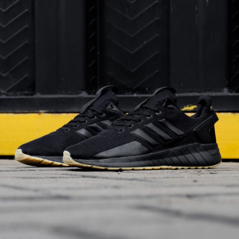 Adidas Questar Ride &quot;All Black Gum&quot;