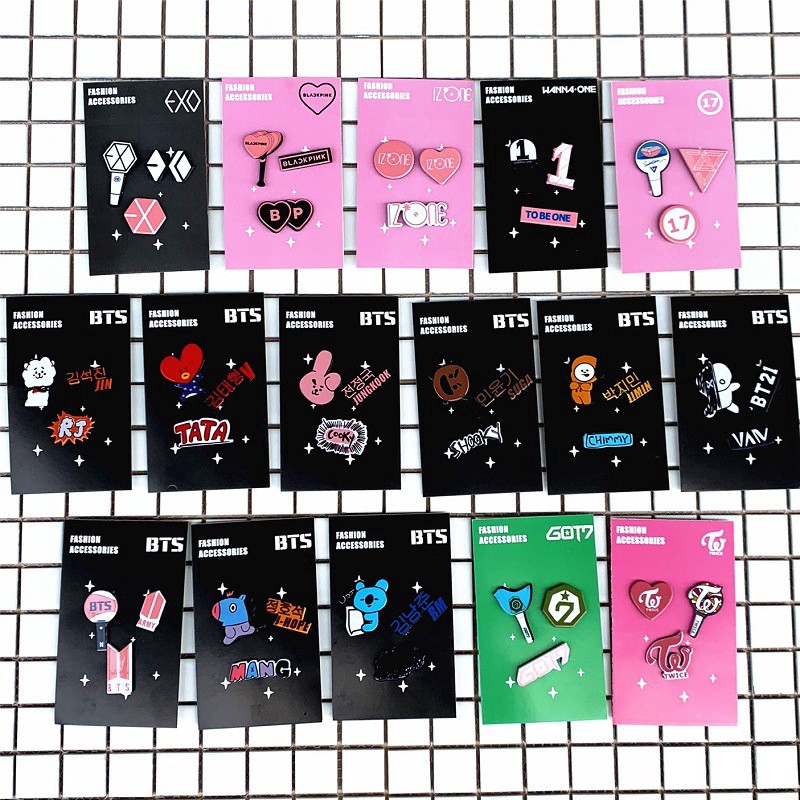 Pin / Bros Kpop BTS Pin Pink GOT7 TWICE Seventeen Bahan Akrilik untuk Dekorasi