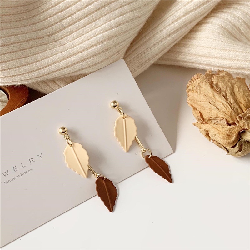 Anting Rumbai Desain Daun Tipis Warna Kontras Gaya retro