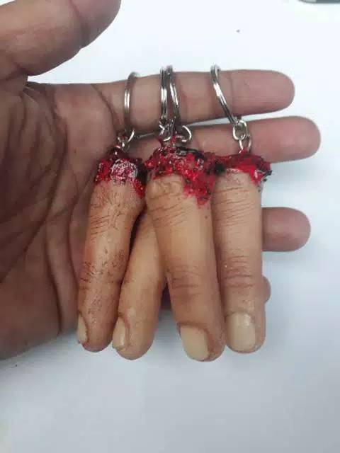 Gantungan kunci unik jari mutilasi tangan termurah dan terlaris jari tengah YR SOUVENIR BANDUNG-1