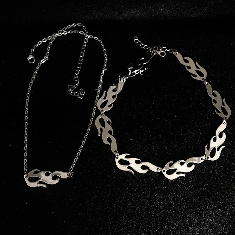 Kalung Rantai Klavikula Desain Api Bahan Titanium Steel Gaya Retro Korea