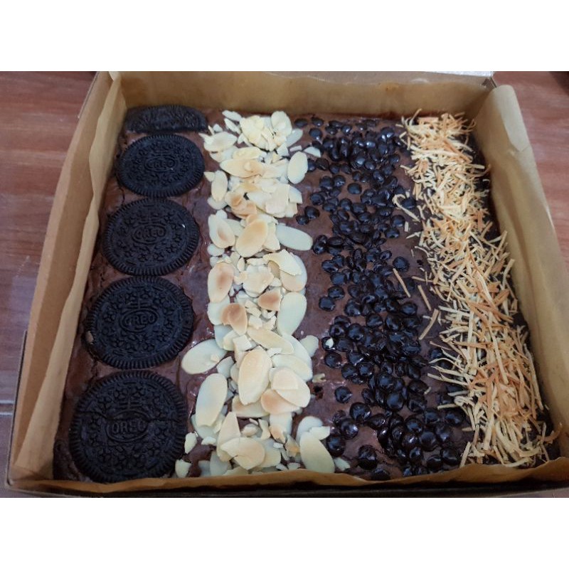 

Brownies Bakar 4 Topping (Keju,ChocoChips,Almond,Oreo)